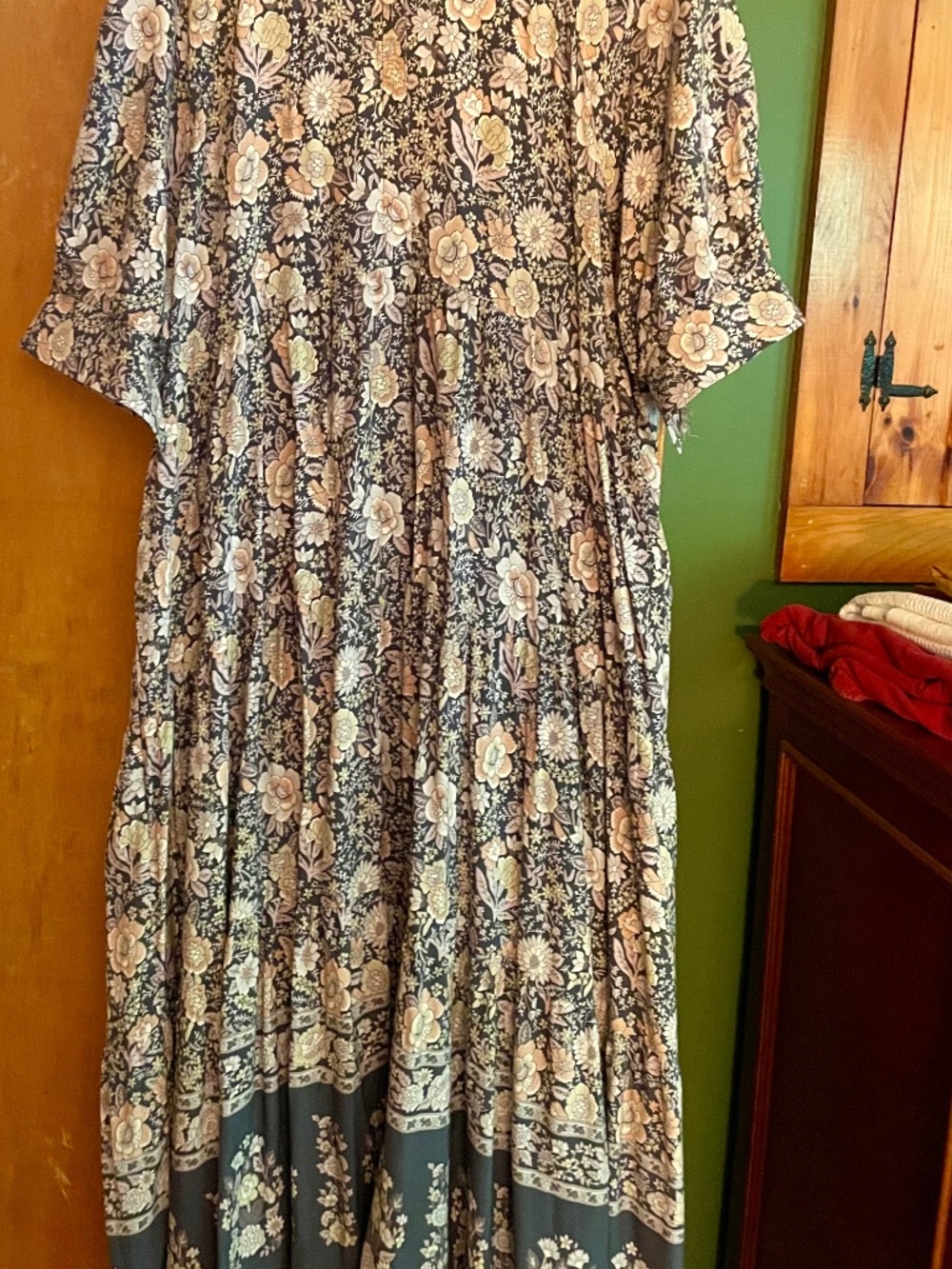Dress - Picture 3 of 3
